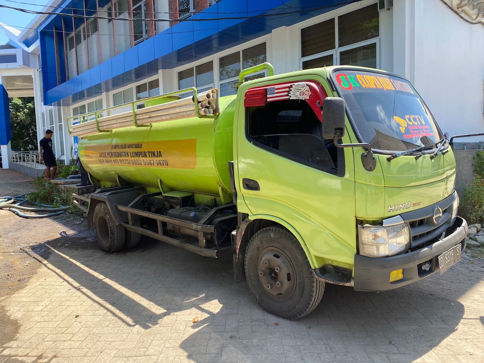 Truk Sedot WC CV. Cipta Jalah Konstruksi di Makassar